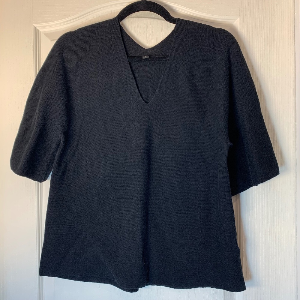 Uniqlo Black V-Neck Cotton Knit – Timeless Classic Short Sleeves Timeless Office